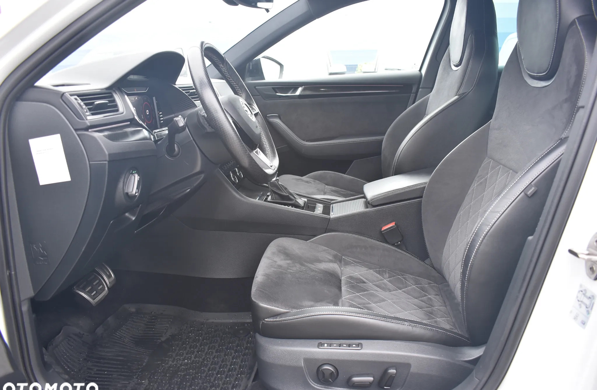 Skoda Superb cena 82300 przebieg: 218319, rok produkcji 2020 z Wąchock małe 781